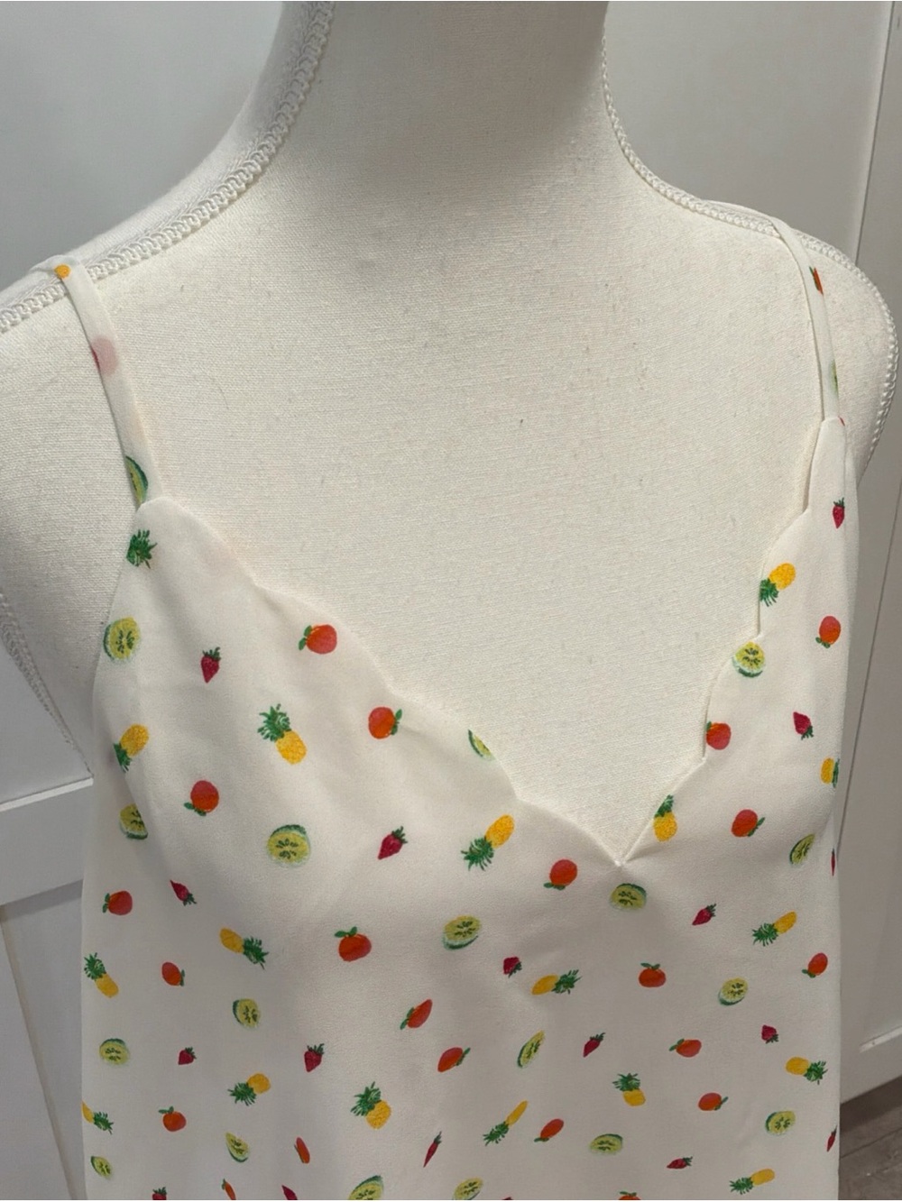 Socialite womens size M white fruit print scallop adjustable camisole tank top - Picture 3 of 12